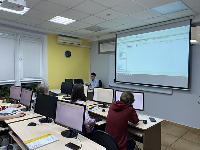 Преподаватели УЦ «Форус» аттестованы, сертифицированы и обладают высокой квалификацией, а курсы проходят сертификацию непосредственно в фирме «1С» у разработчиков типовых решений.